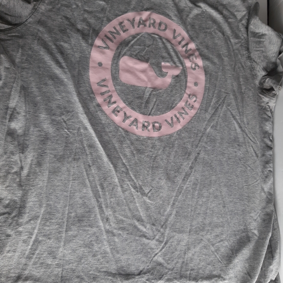 Vineyard Vines  front pocket t-shirt - Picture 4 of 4